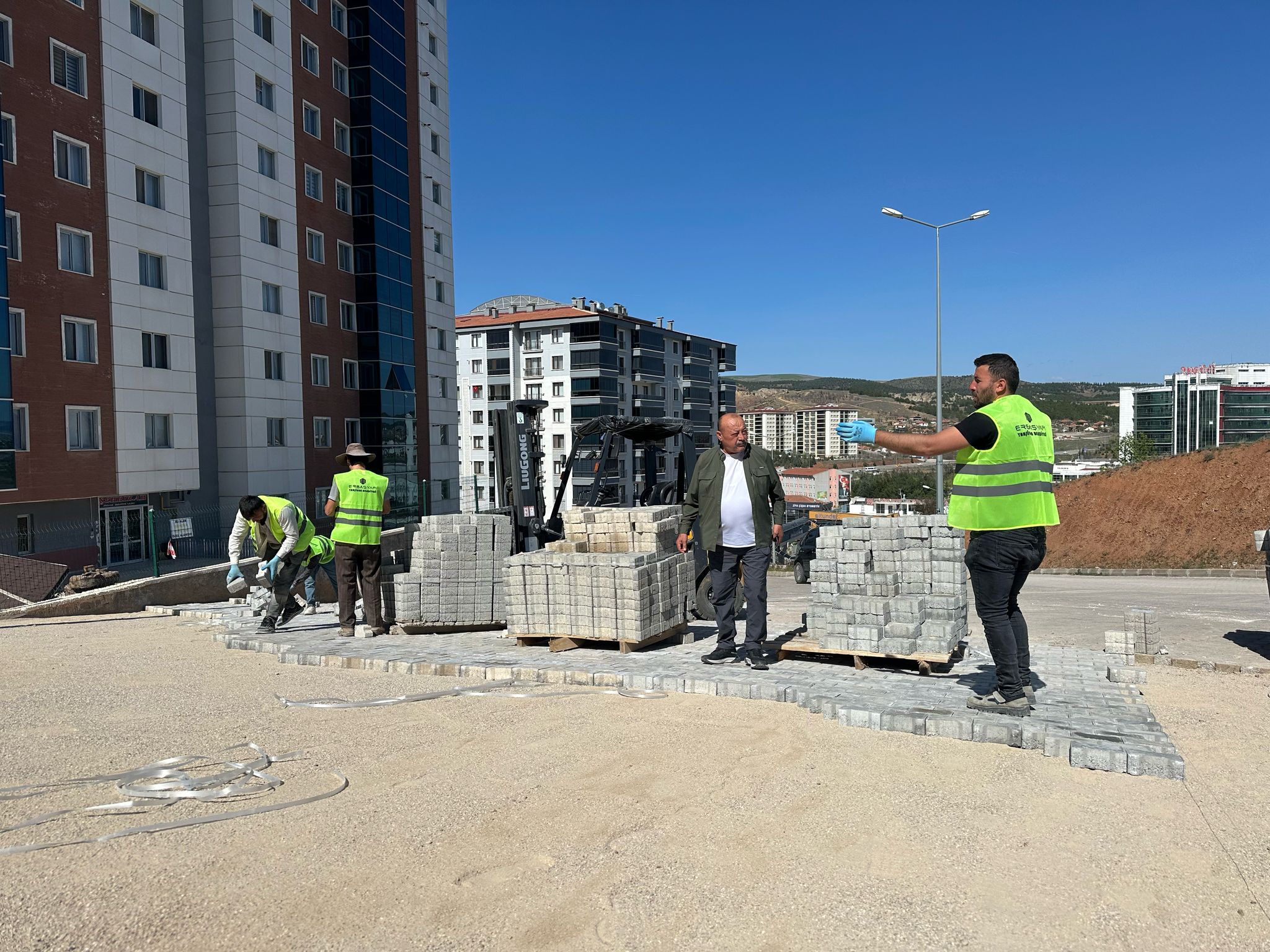 YOL YAPIM ÇALIŞMALARIMIZI ARALIKSIZ SÜRDÜRÜYORUZ